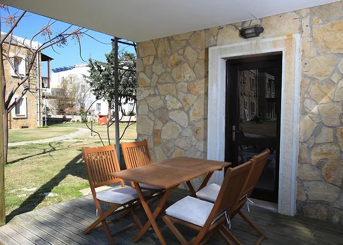 Aktur Apart 3* Bitez